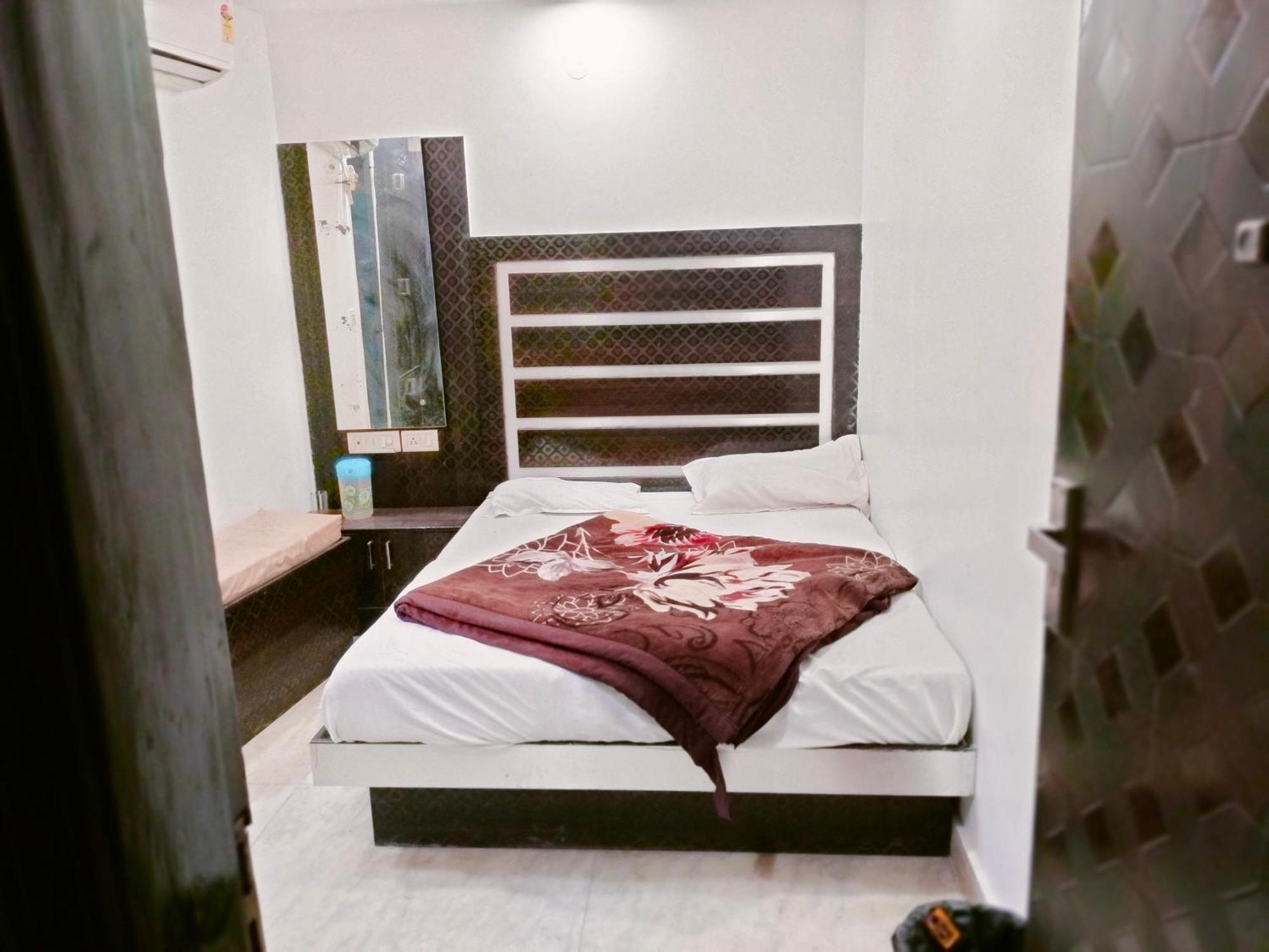 Hotel Geetanjali Inn New Delhi Buitenkant foto