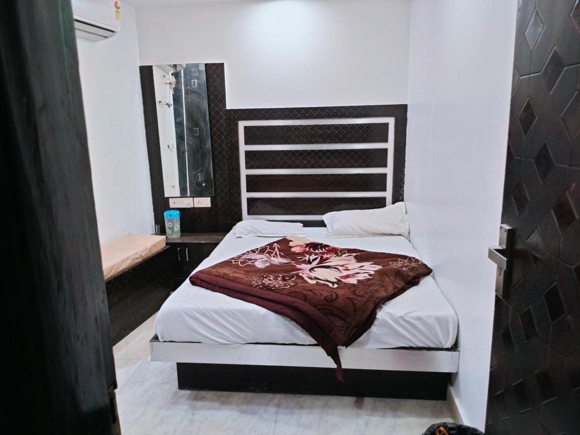 Hotel Geetanjali Inn New Delhi Buitenkant foto